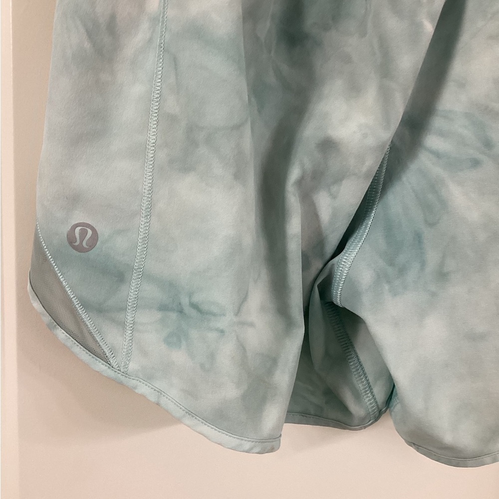 lululemon Hotty Hot Low/Rise Shorts With A 4” Inseam - Picture 3 of 4